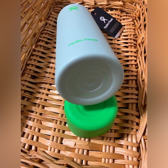 Hydro Flask - Picture 2 of 2